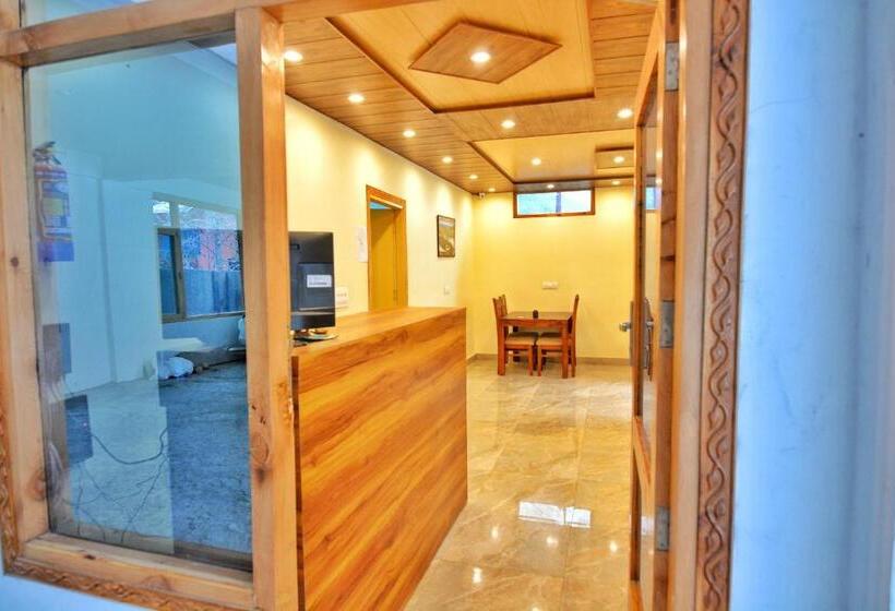 ホテル Hilly Bee, Manali