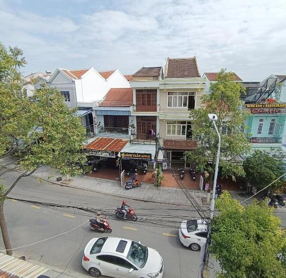هتل Hoian Old Town Hostel