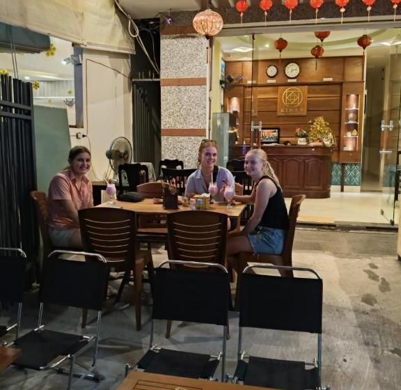 هتل Hoian Old Town Hostel