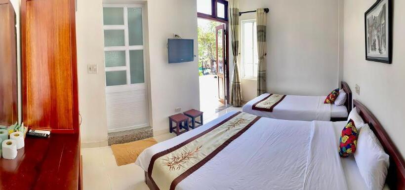 هتل Hoian Old Town Hostel