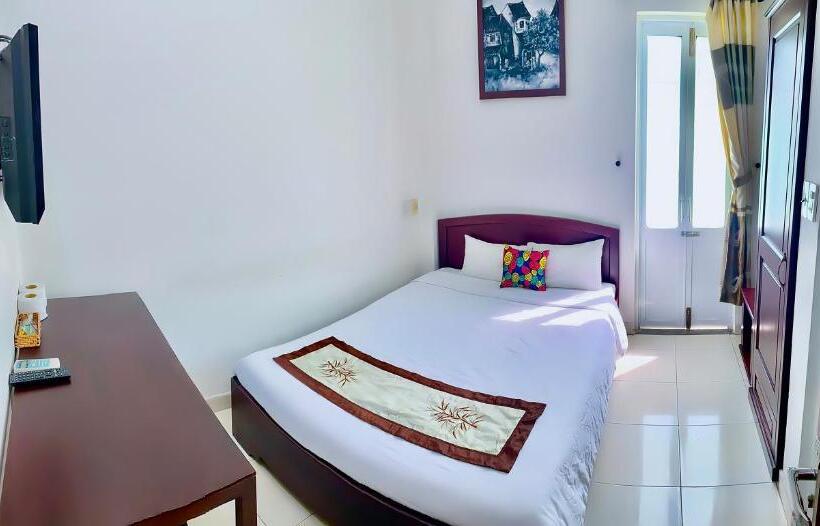 هتل Hoian Old Town Hostel