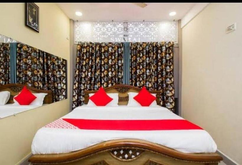 בית מלון כפרי Jai Maa In Swaraj Lodge