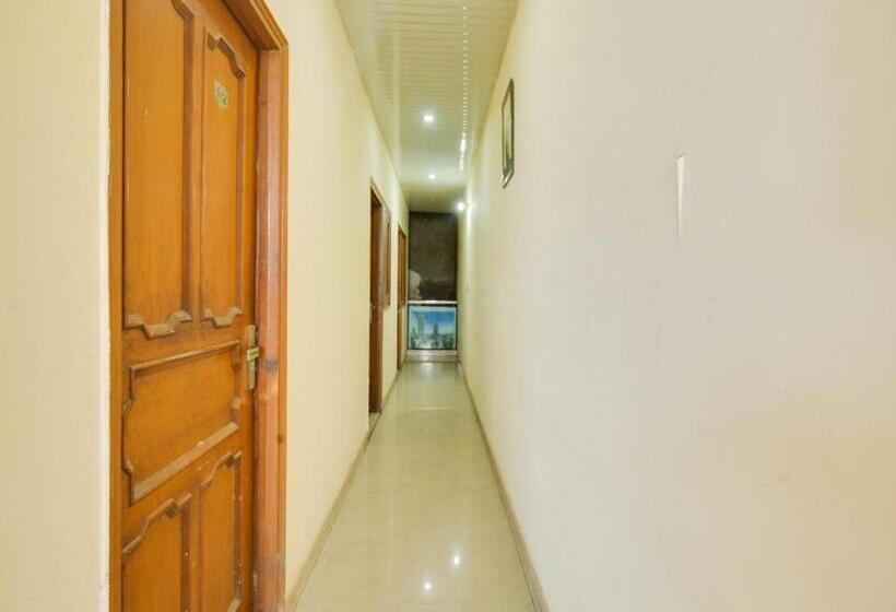 בית מלון כפרי Midcity Guest House