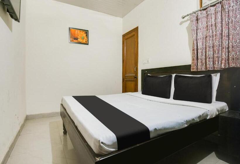 בית מלון כפרי Midcity Guest House