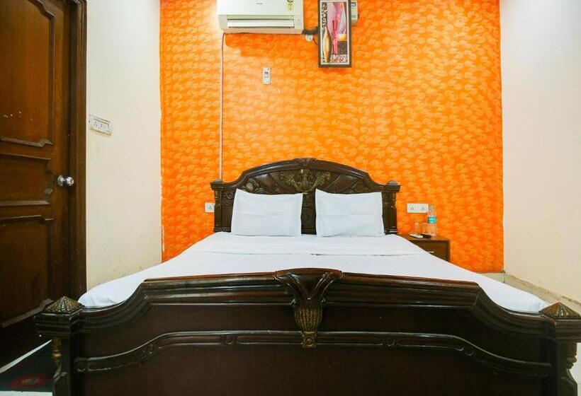 בית מלון כפרי Midcity Guest House