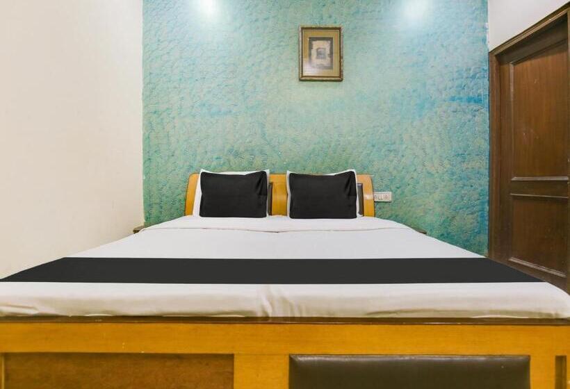 בית מלון כפרי Midcity Guest House