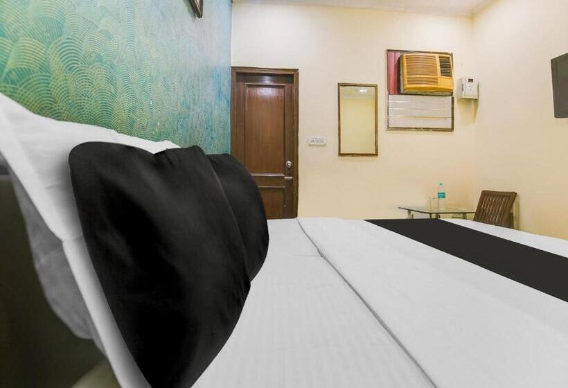 בית מלון כפרי Midcity Guest House