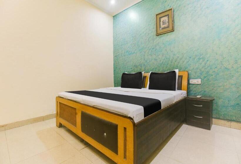 בית מלון כפרי Midcity Guest House