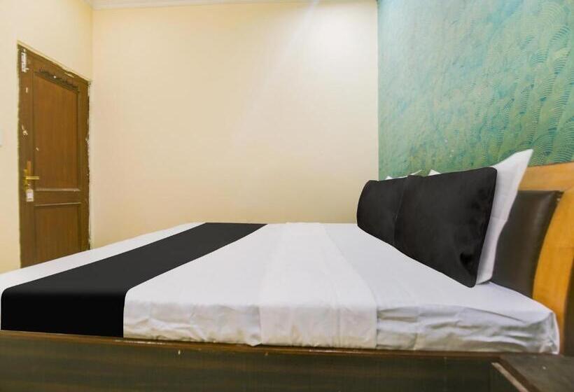 בית מלון כפרי Midcity Guest House