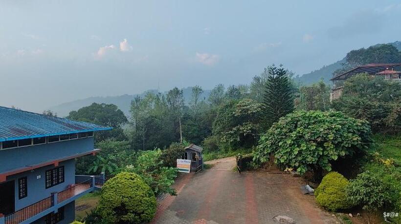 בית מלון כפרי Mountain View Villas Of Coorg