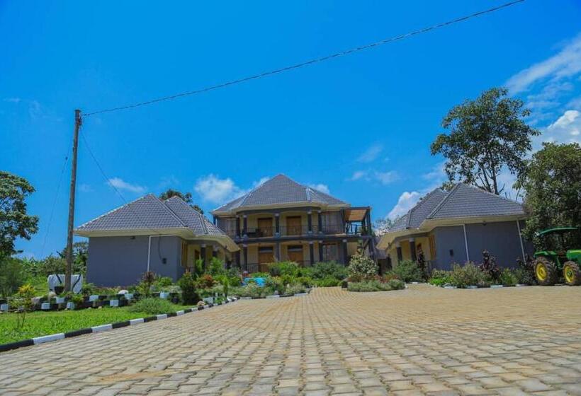 هتل Mt. Rwenzori Golf Resort & Spa