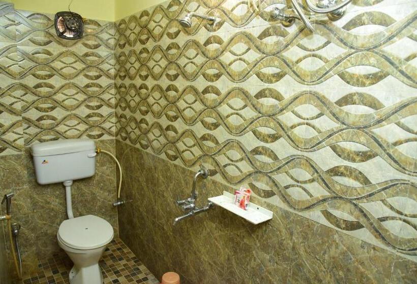 فندق Rowdralaya Residency