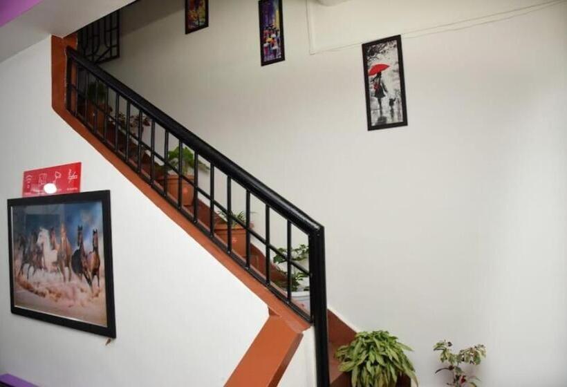 فندق Rowdralaya Residency