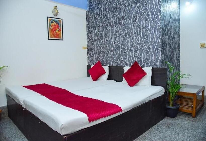 فندق Rowdralaya Residency