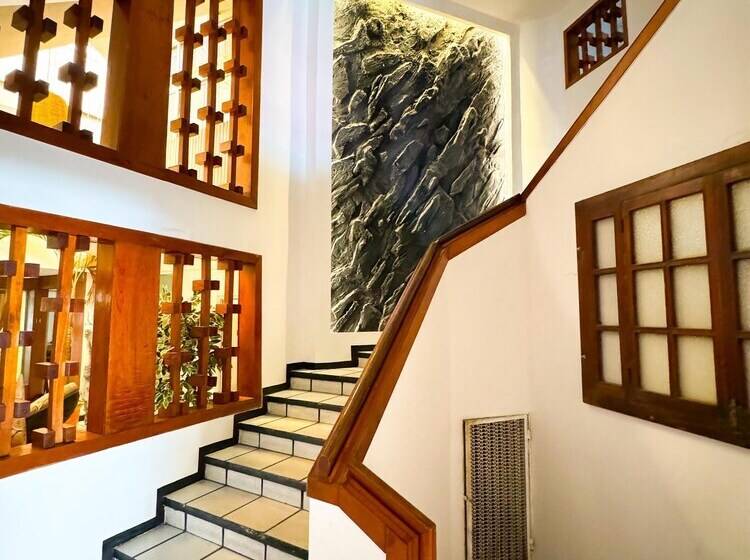 هتل Sexta Avenida