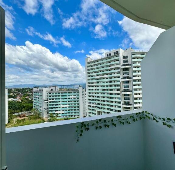 هتل The Residences At Commonwealth Quezon City By Snazzy Staycation