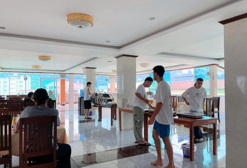 هتل Vangvieng Sisavang Mountain View