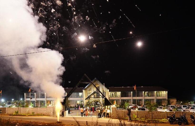 Отель Vindhyachal Resort