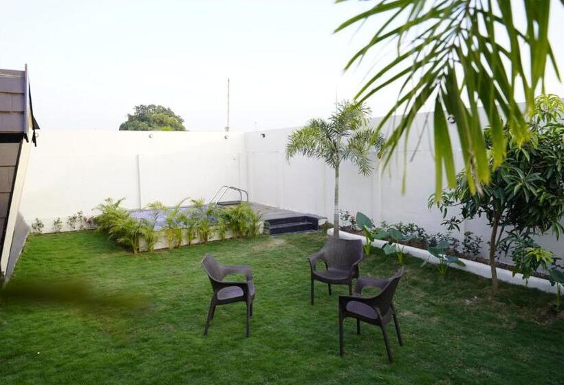 בית מלון כפרי Vindhyachal Resort