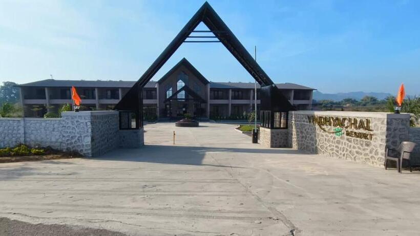 בית מלון כפרי Vindhyachal Resort