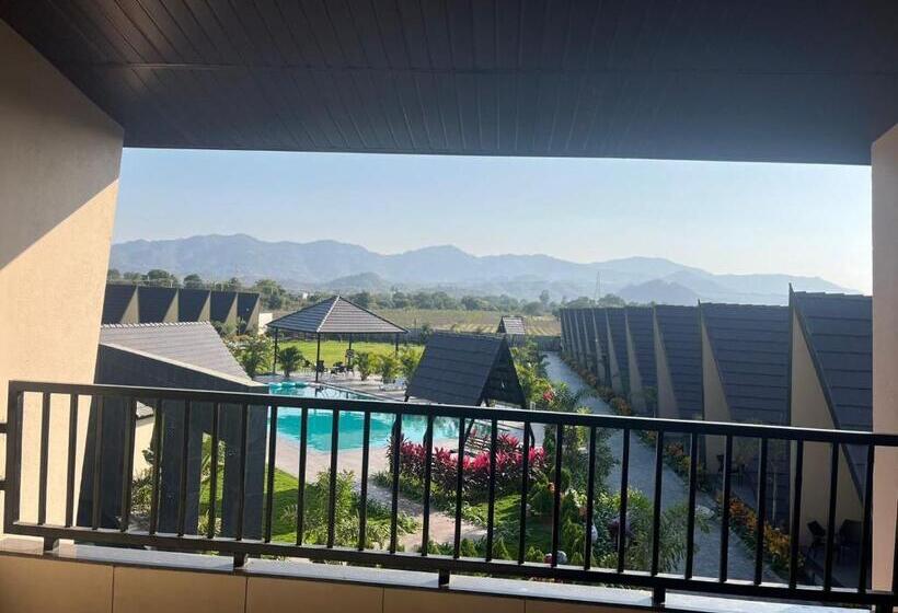 בית מלון כפרי Vindhyachal Resort