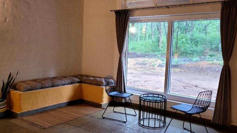 فندق Wild Kasarwadi