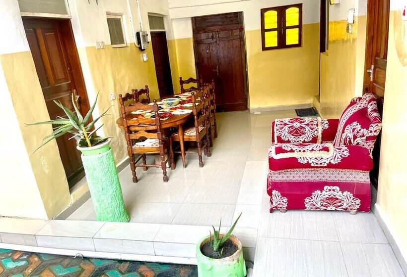 Mystic Manor Stonetown B&b