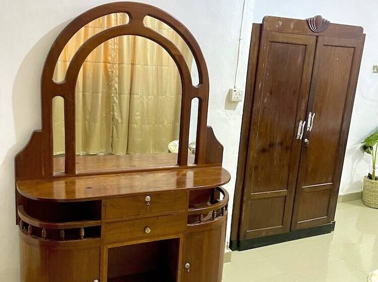 Mystic Manor Stonetown B&b