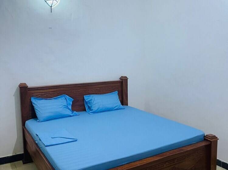 Mystic Manor Stonetown B&b