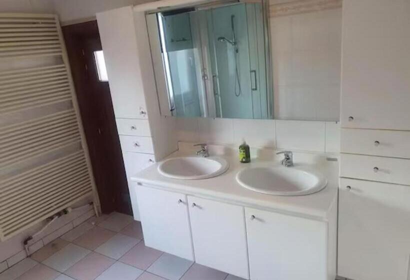 بنسيون Beautiful, Renovated Fully Self Contained Room