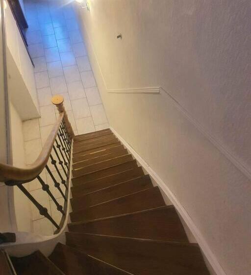 פנסיון Beautiful, Renovated Fully Self Contained Room