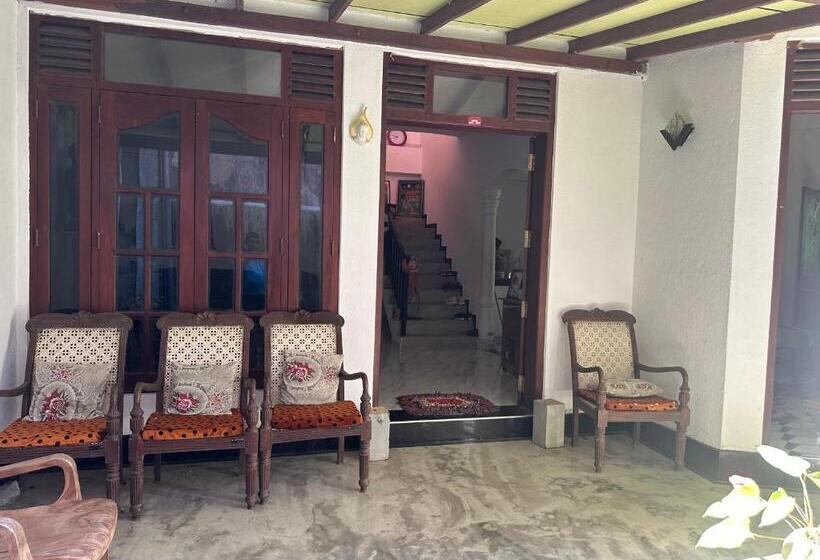 펜션 Charming Home   Pilana