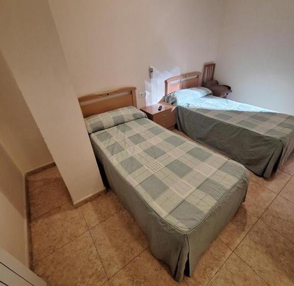 بنسيون Hostal Rotonda