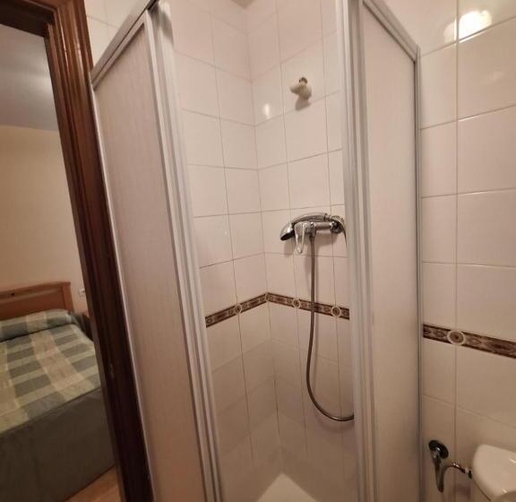 بنسيون Hostal Rotonda