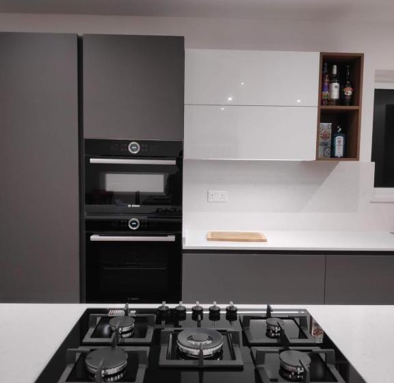 پانسیون New Modern Shared Apartment 4km Away From Airport