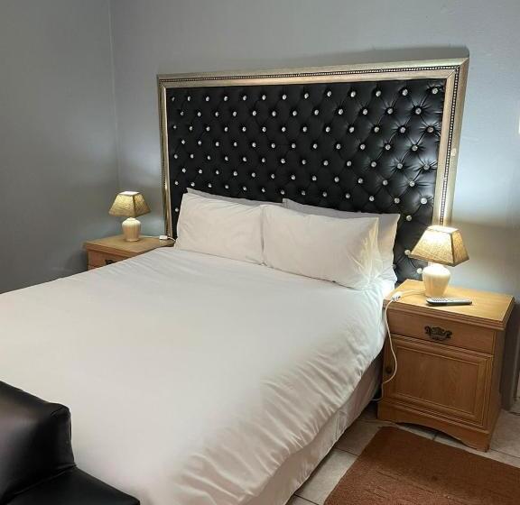 פנסיון North Gate Lodges And Tours