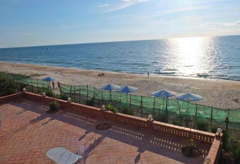 Cánh Buồm Xanh Resort