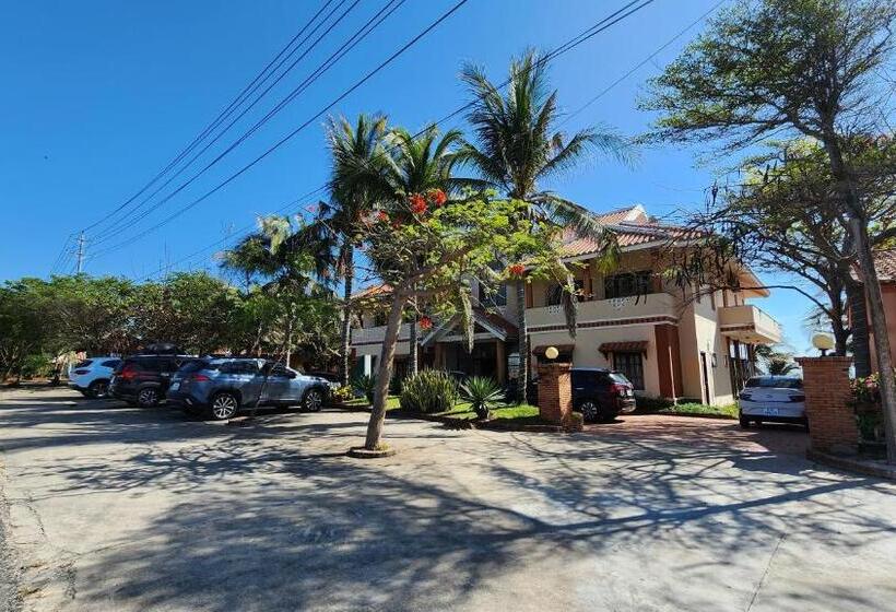 Cánh Buồm Xanh Resort