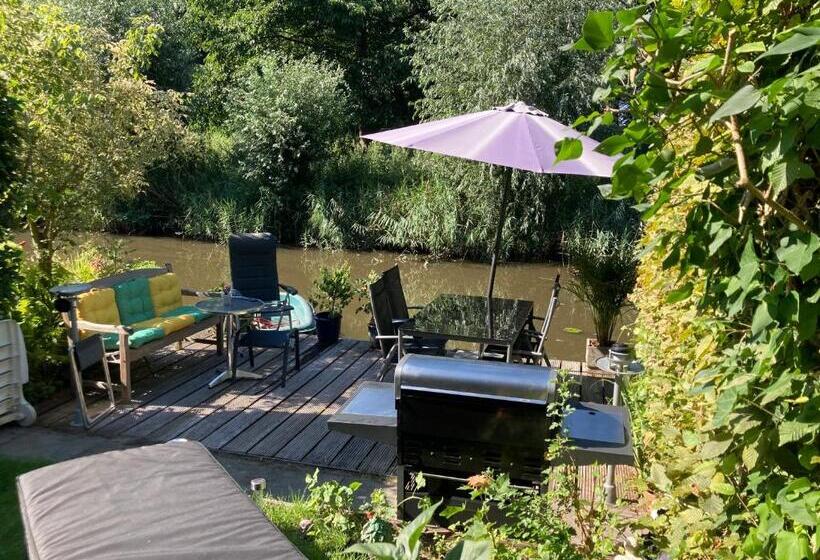 مبيت وإفطار Charming Rooms With Free Parking