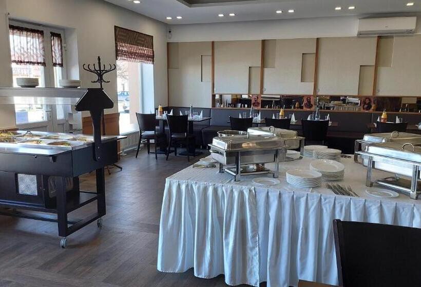 ベッドアンドブレックファースト Csata Vendéglő és Panzió