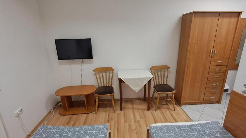 ベッドアンドブレックファースト Csata Vendéglő és Panzió