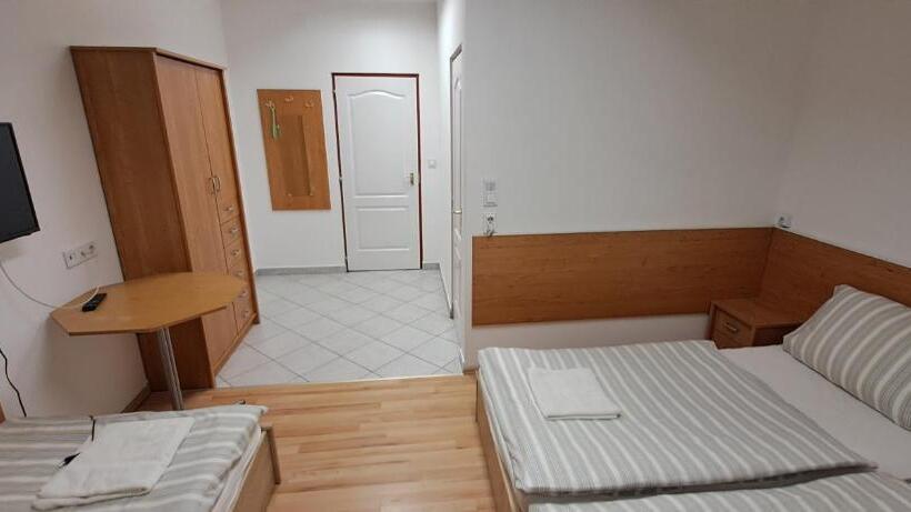 ベッドアンドブレックファースト Csata Vendéglő és Panzió