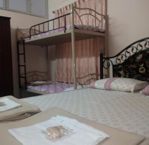 ベッドアンドブレックファースト Govindaashram