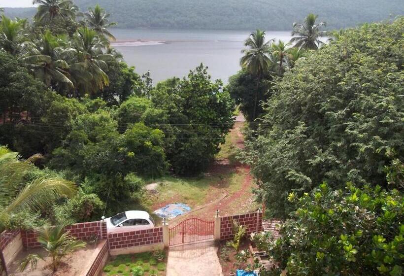 ベッドアンドブレックファースト Govindaashram