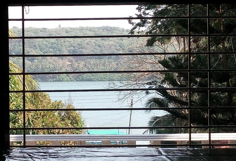 ベッドアンドブレックファースト Govindaashram