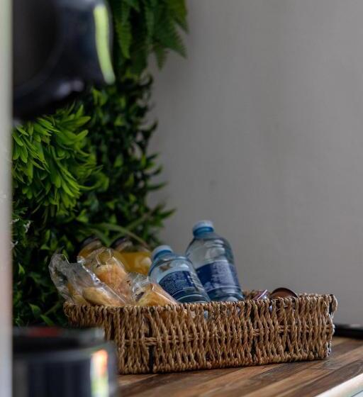 צימר Leverest Rooms