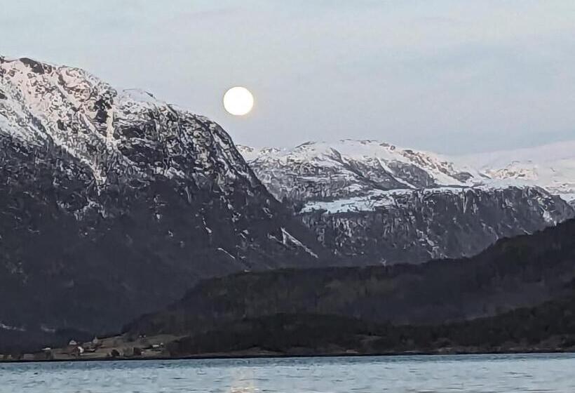 مبيت وإفطار Overnatting Rodal