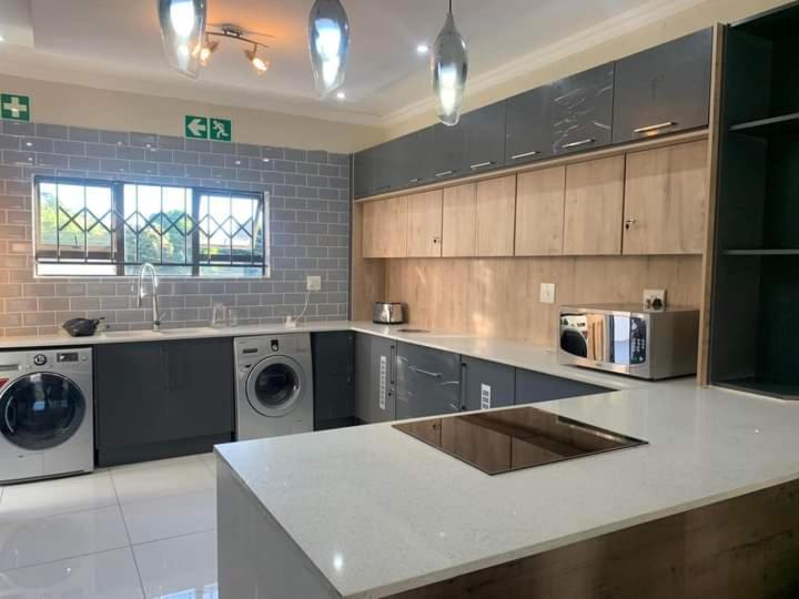 צימר Raddison Grey