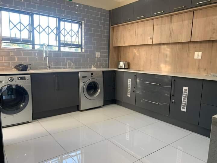 צימר Raddison Grey