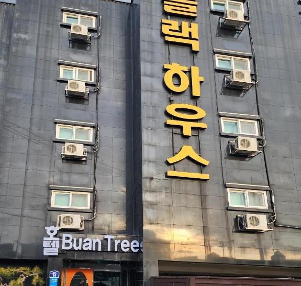 Buantreehotel Blackhouse